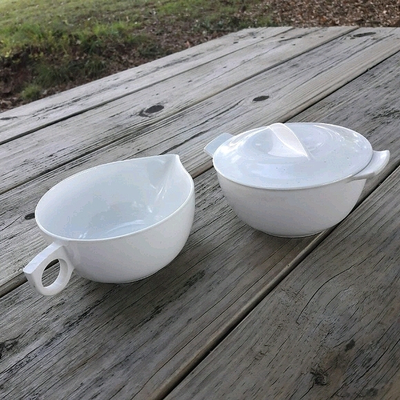 Vintage Creamer and Sugar Bowl RV Camping Dishes Melmac Melamine MCM Classic - Picture 1 of 8